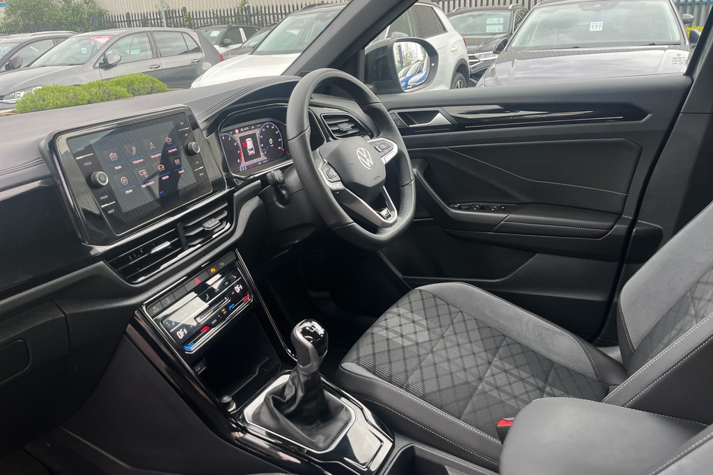 Volkswagen T-Roc 1.5 Tsi Black Edition PK75NEJ Black #2