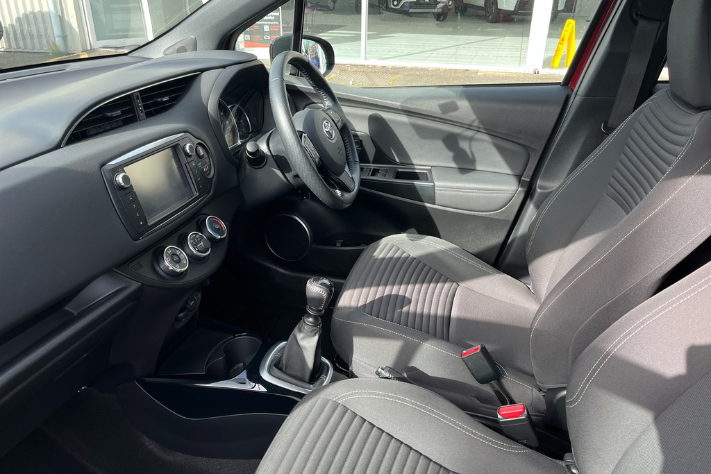 Toyota Yaris 1.33 Vvt-i Design FY17TWD Black #6