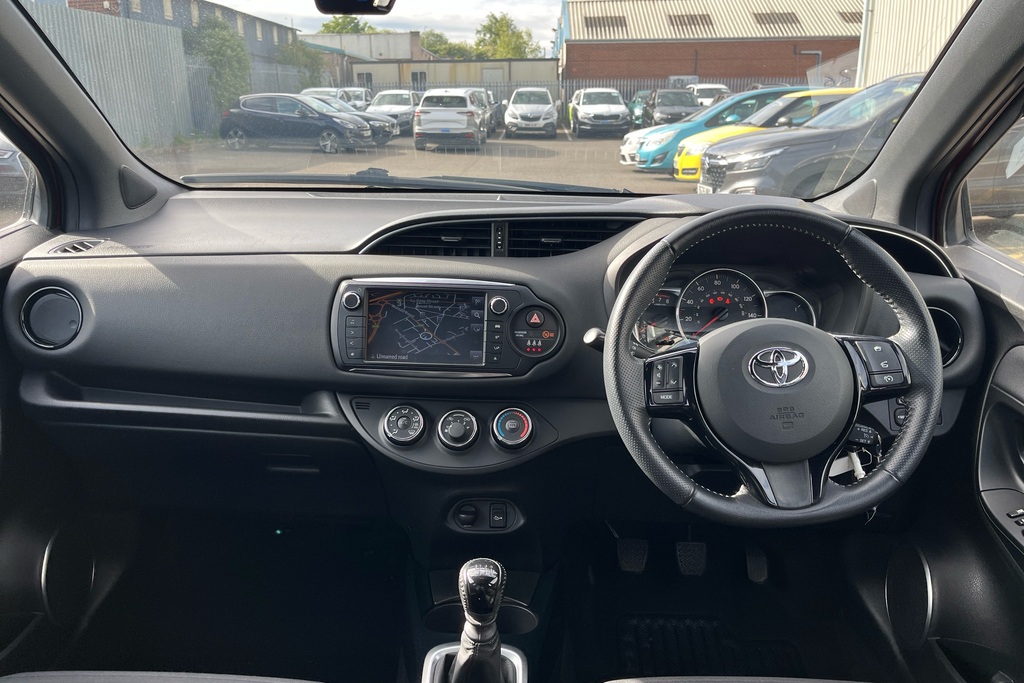 Toyota Yaris 1.33 Vvt-i Design FY17TWD Black #3