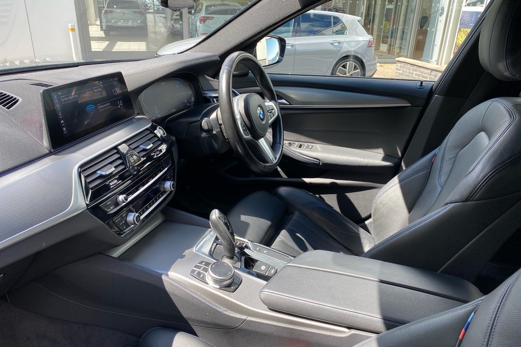 BMW 5 Series 530E Xdrive M Sport YC69RBV Black #2