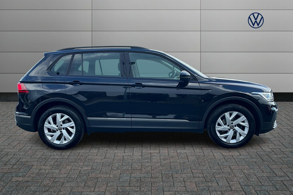 Volkswagen Tiguan 1.5 Tsi 150 Life Dsg LB23EPJ Black #4
