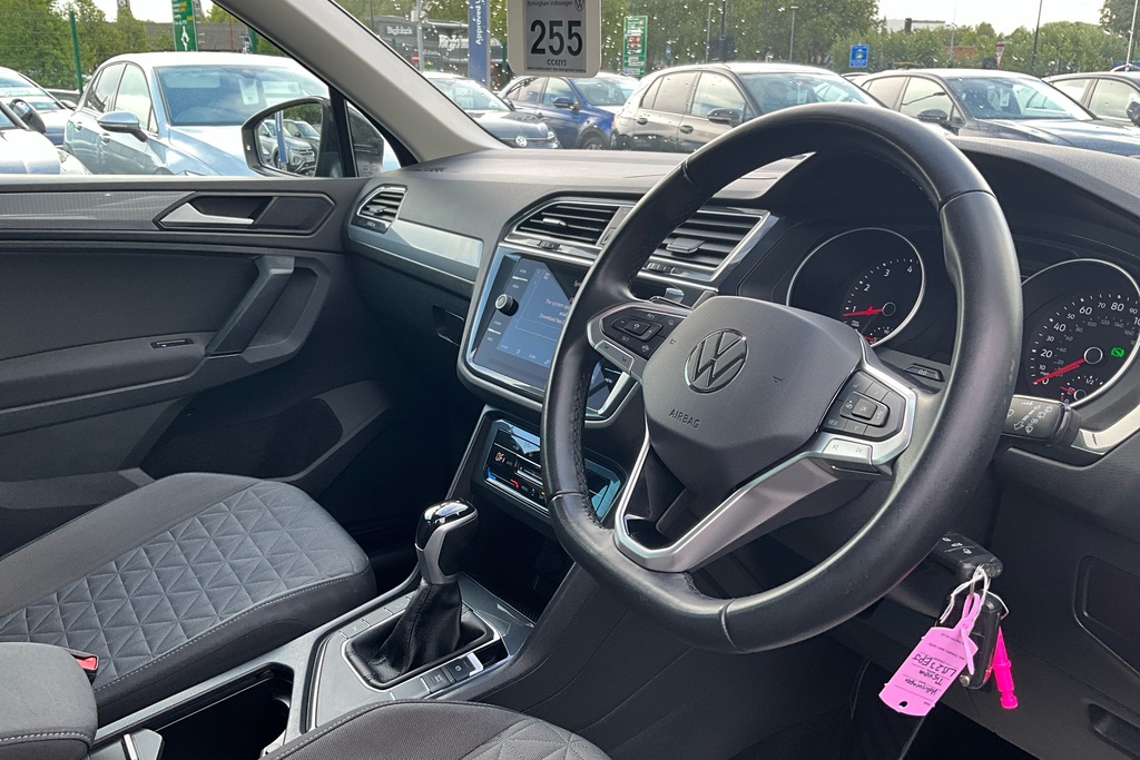 Volkswagen Tiguan 1.5 Tsi 150 Life Dsg LB23EPJ Black #6