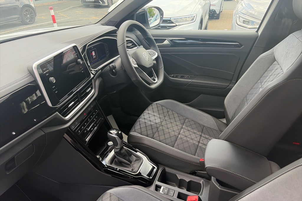 Volkswagen T-Roc 1.5 Tsi R-line Dsg BJ26AEY Black #2
