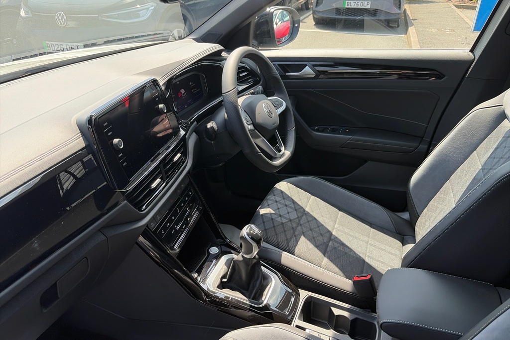 Volkswagen T-Roc 1.5 Tsi Black Edition Plus BJ26LHB Black #2