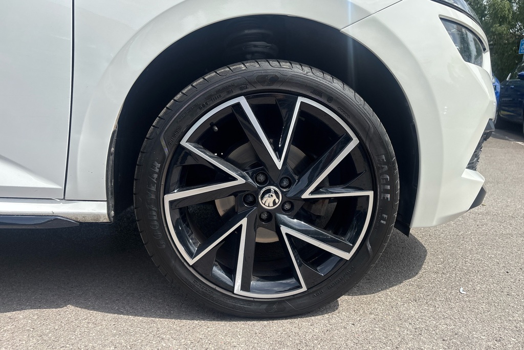 Skoda Kamiq 1.0 Tsi 110 Monte Carlo Dsg EA23XRP White #5