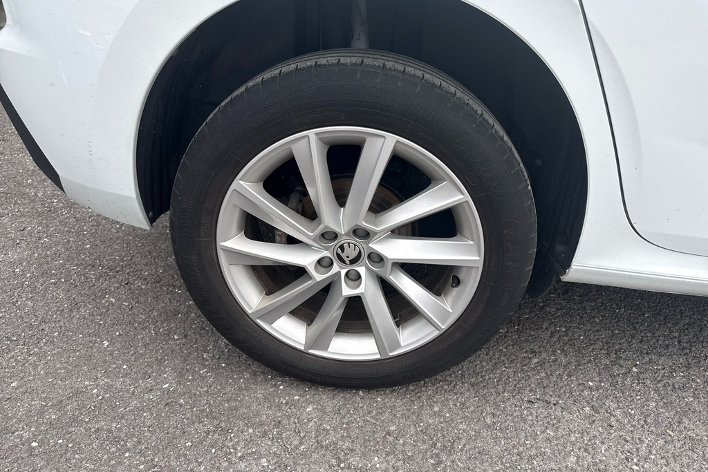 Skoda Kamiq 1.0 Tsi Se Edition SM74MVN White #5