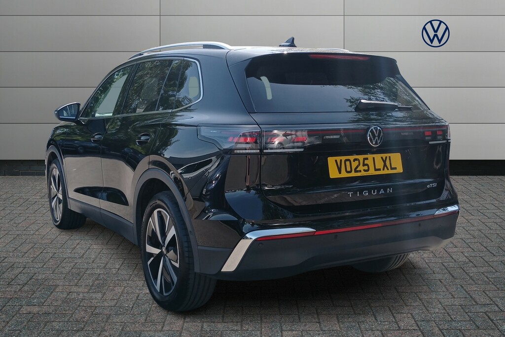 Volkswagen Tiguan 1.5 Etsi 150 Elegance Dsg VO25LXL Black #3