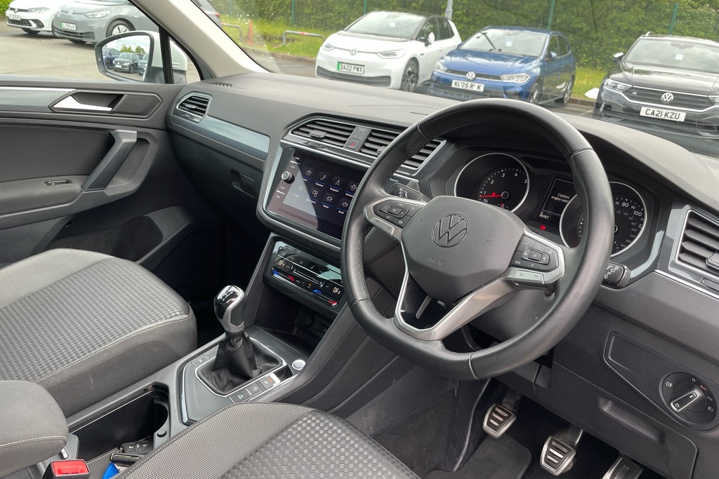 Volkswagen Tiguan 1.5 Tsi 150 Active FG22FMX White #6