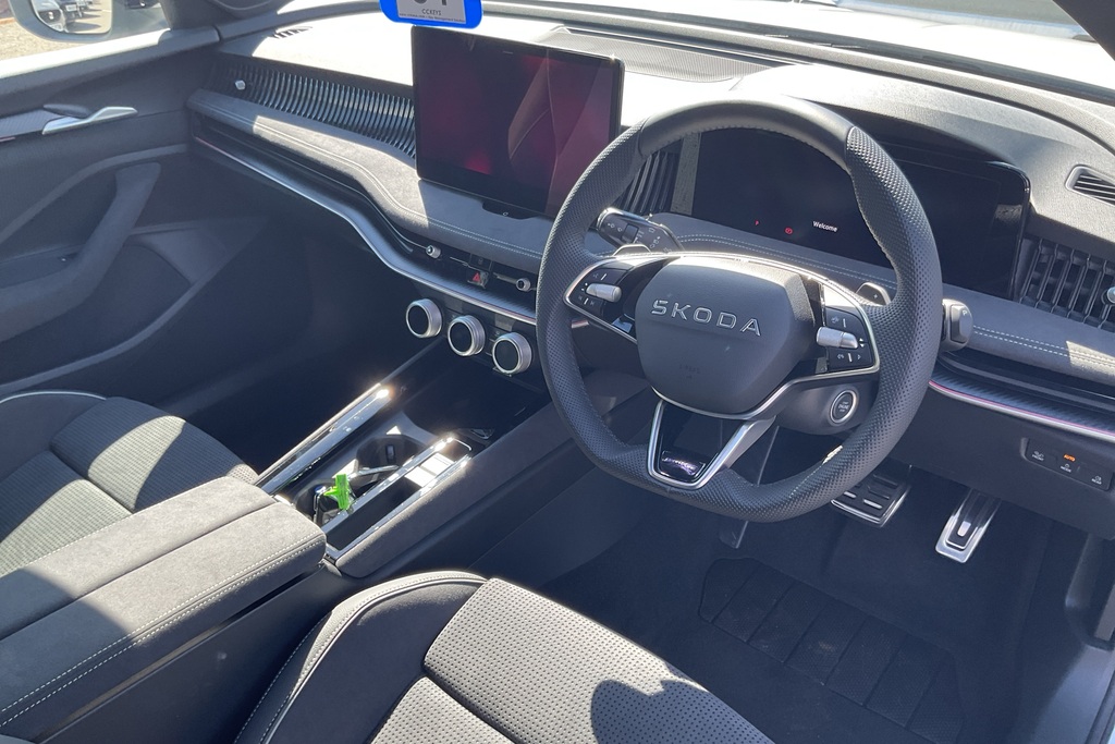 Skoda Superb 1.5 Tsi Iv Sportline Dsg White #6
