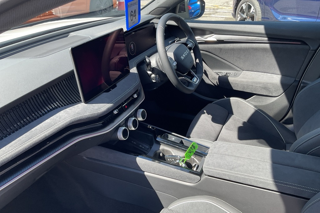 Skoda Superb 1.5 Tsi Iv Sportline Dsg White #2