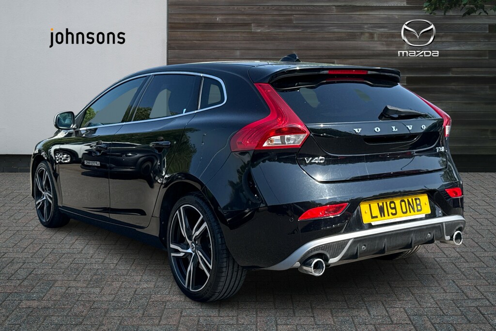 Volvo V40 T3 152 R Design Edition Geartronic Black #2