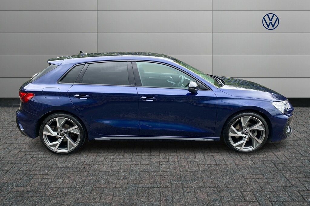 Audi A3 35 Tfsi Black Edition MV74KKG Blue #4