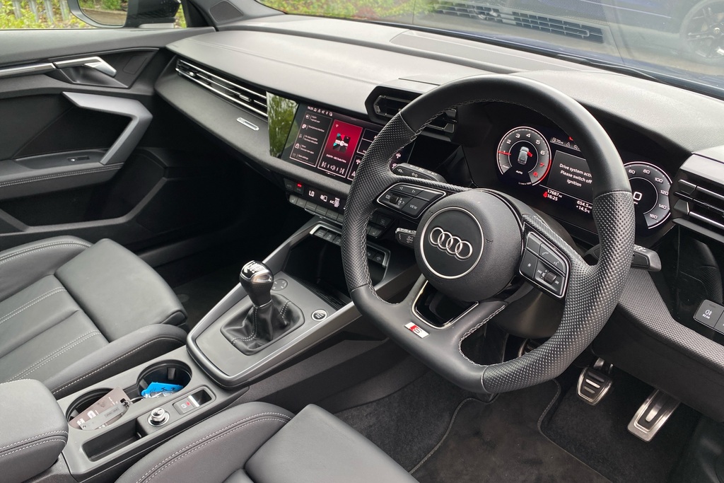 Audi A3 35 Tfsi Black Edition MV74KKG Blue #6