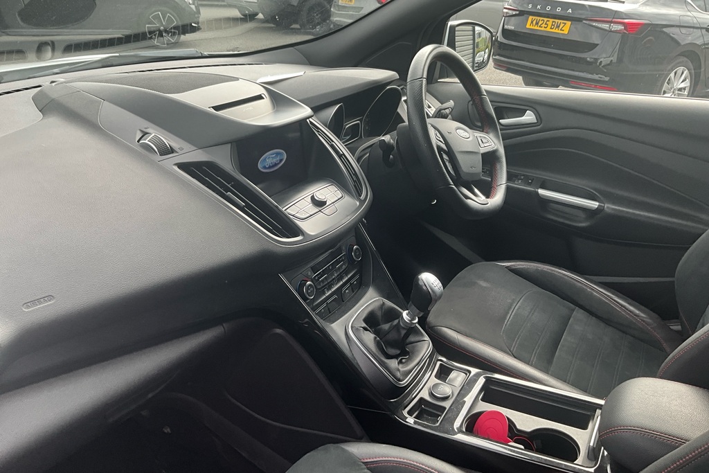 Ford Kuga 1.5 Tdci St-line 2Wd YG19CTW White #2