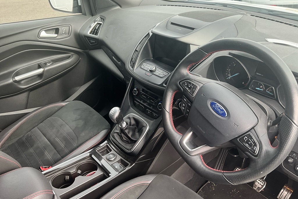 Ford Kuga 1.5 Tdci St-line 2Wd YG19CTW White #6