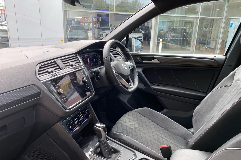Volkswagen Tiguan 1.5 Tsi 150 Black Edition Dsg YG24VNA Grey #2