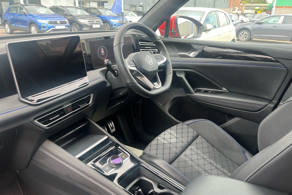 Volkswagen Tiguan 1.5 Etsi 150 R-line Dsg PK75NJX Red #2