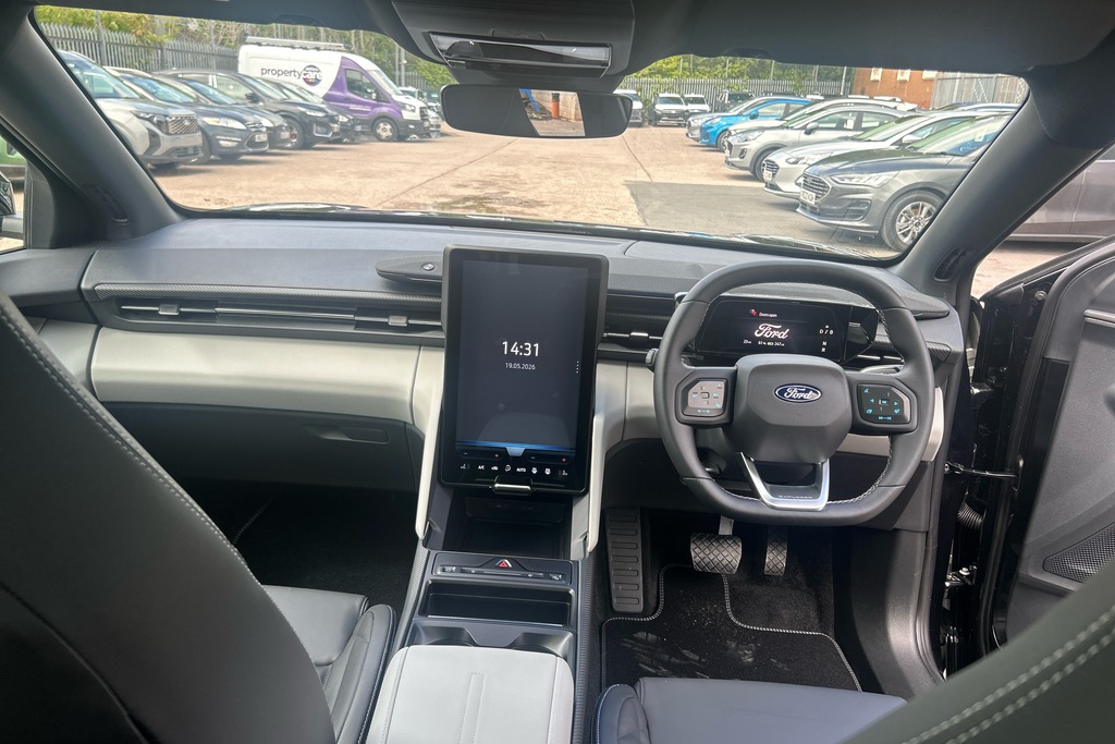 Ford Explorer Premium Black #4