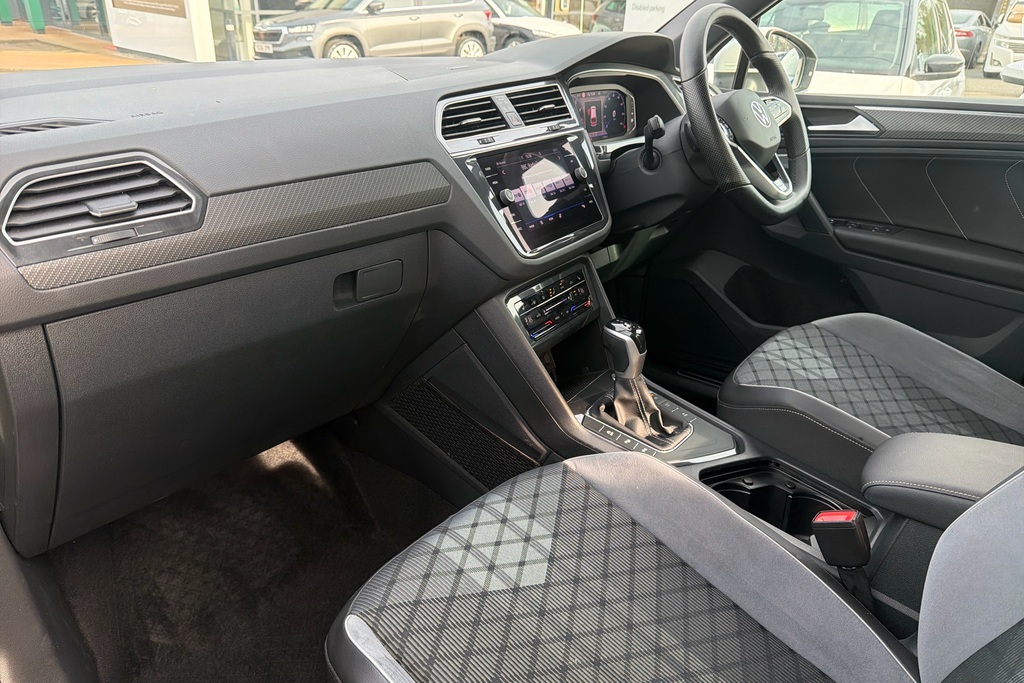 Volkswagen Tiguan 1.5 Tsi 150 R-line Dsg VE72UVD White #2