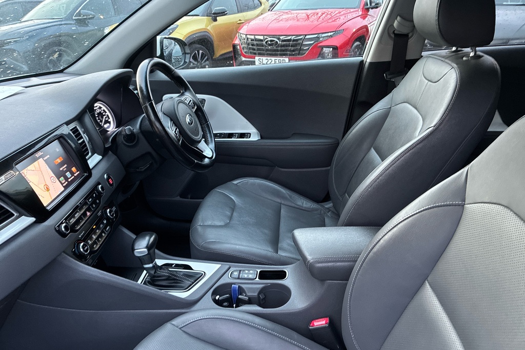 Kia Niro First Edition MT17CWJ White #6