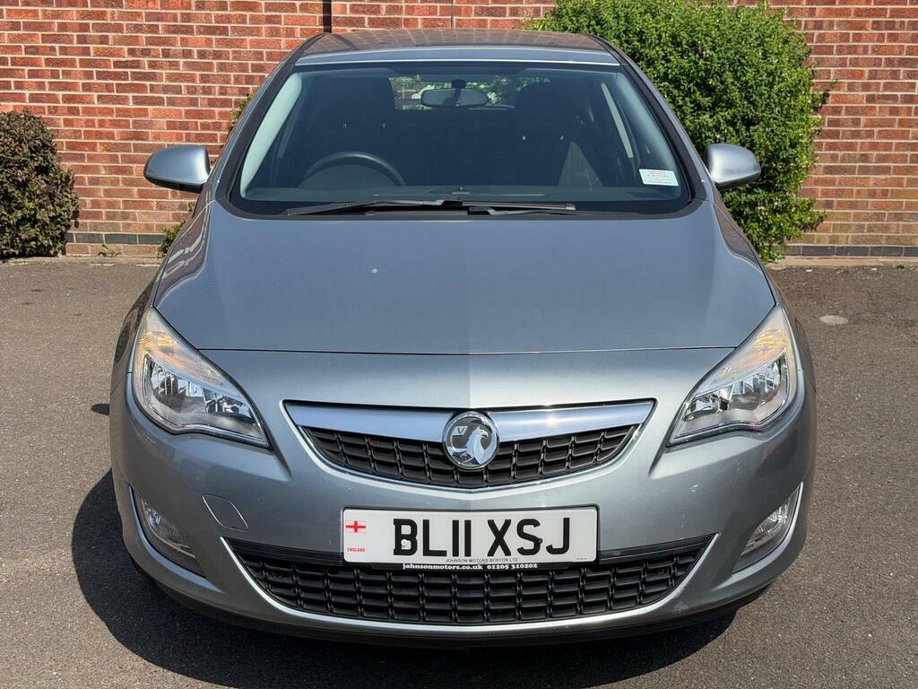 Vauxhall Astra 1.6 16V Exclusiv Euro 5 BL11XSJ Silver #2