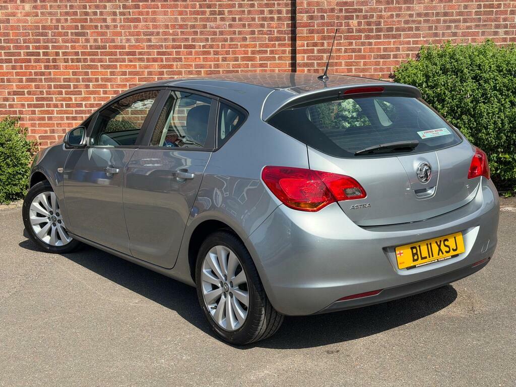 Vauxhall Astra 1.6 16V Exclusiv Euro 5 BL11XSJ Silver #4