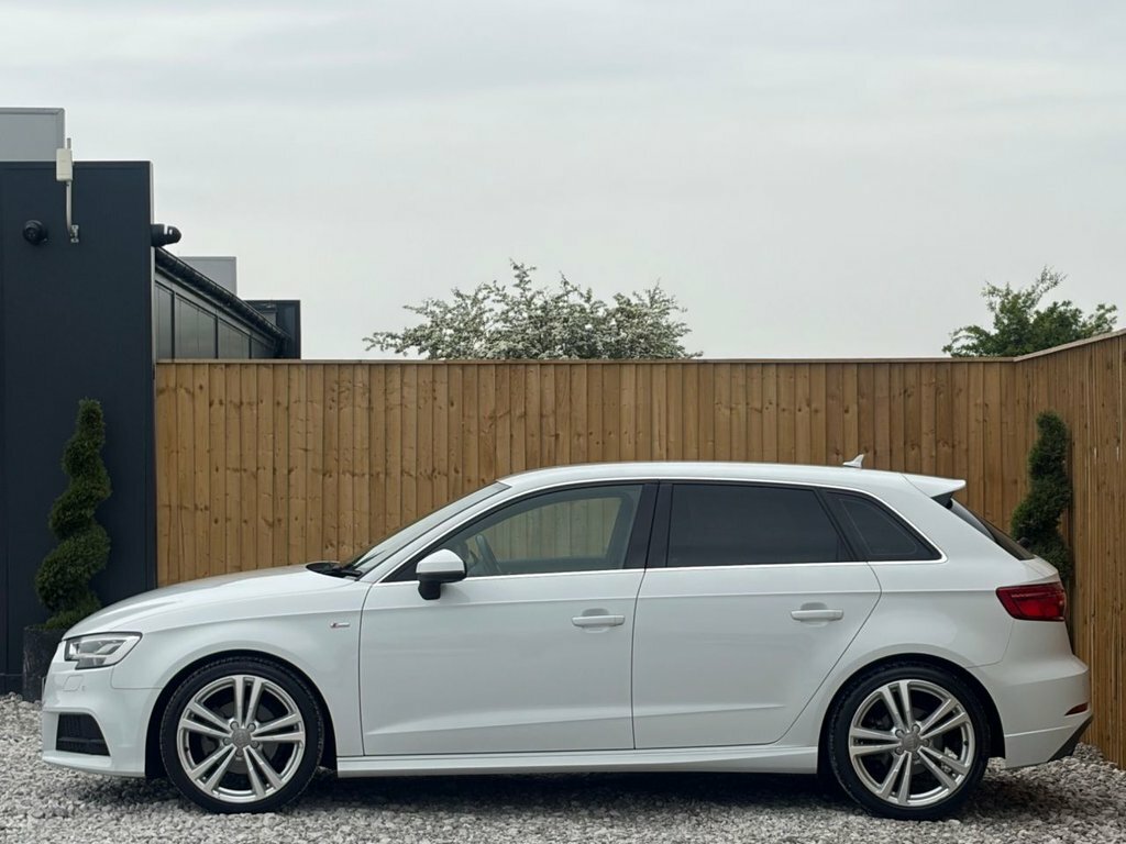 Audi A3 1L S Line White #4