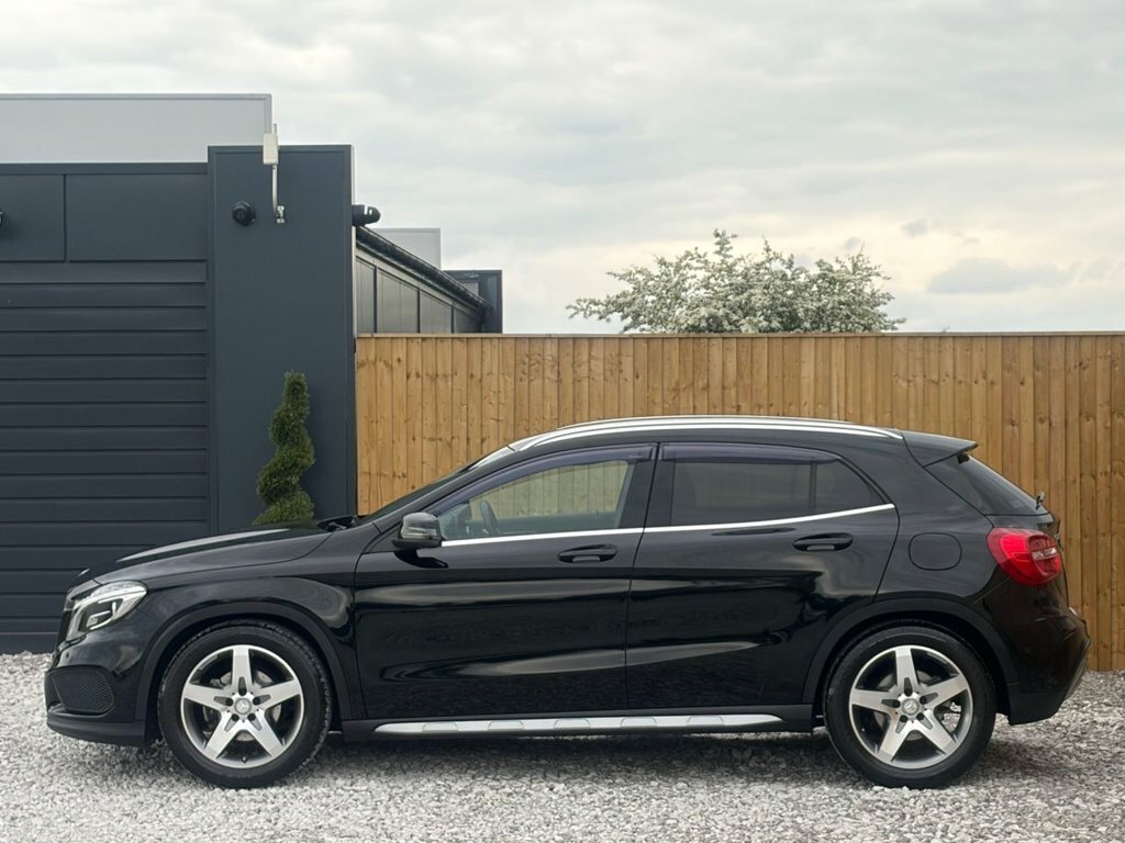 Mercedes-Benz GLA Class 1.6L Urban Edition LR64CMJ Black #4