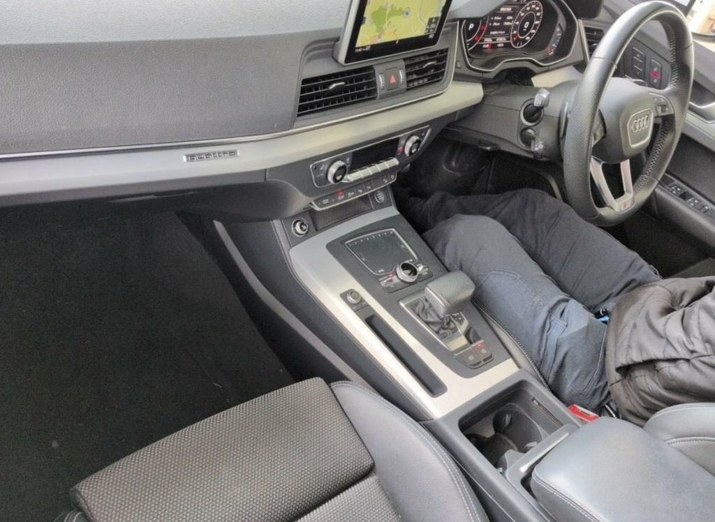 Audi Q5 2L S Line GU18JMC Black #5