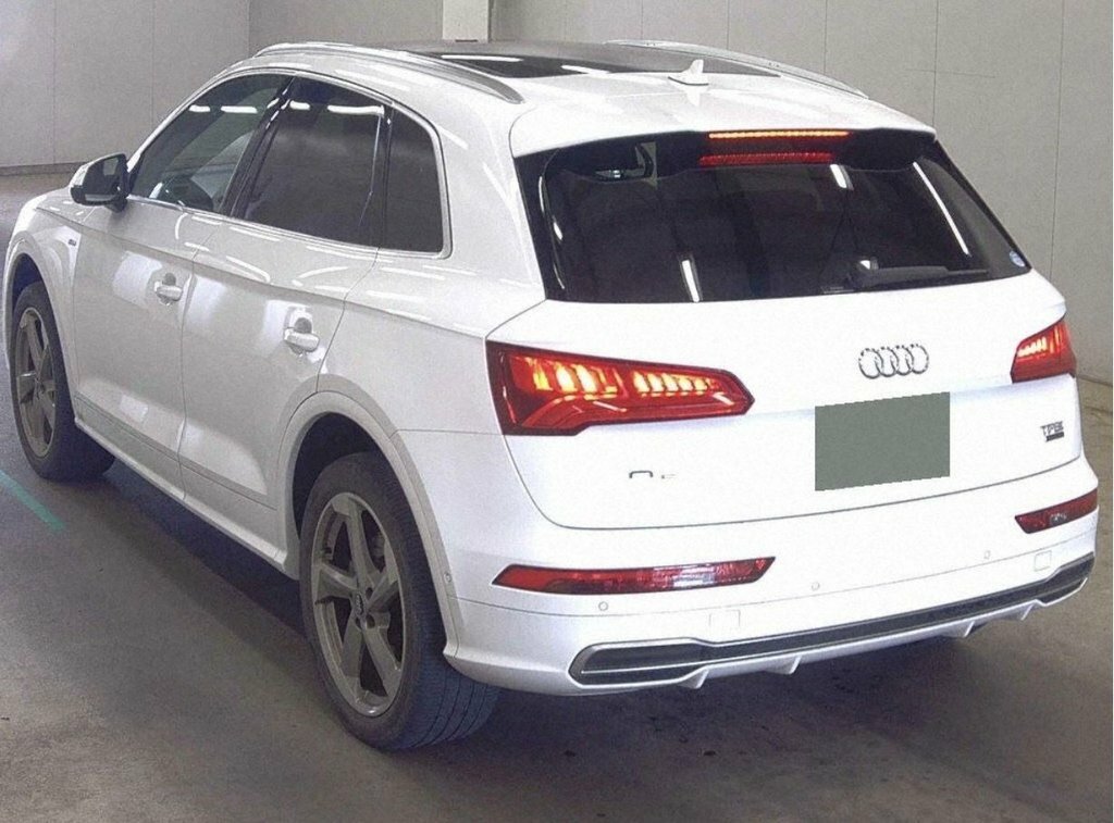 Audi Q5 2L S Line GU18JMC Black #3