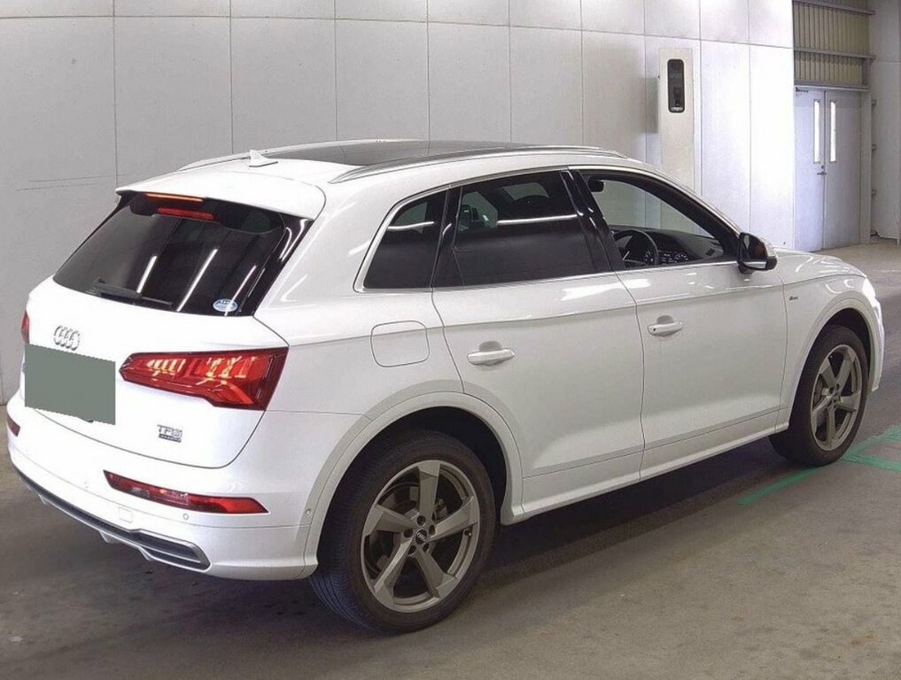 Audi Q5 2L S Line GU18JMC Black #4
