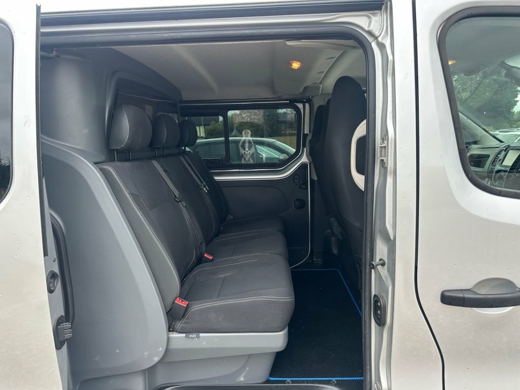 Renault Trafic 1.6L Sport Nav MK67FVZ Silver #2