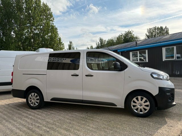 Vauxhall Vivaro Mpv DU72YYN White #3