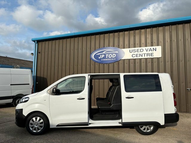 Vauxhall Vivaro Mpv White