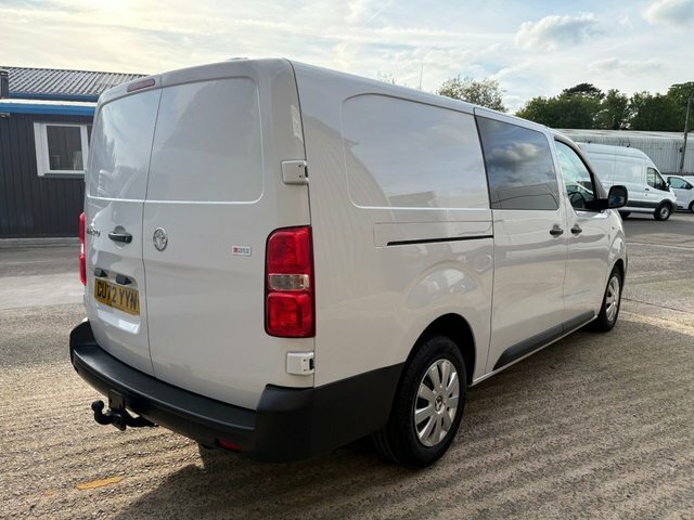 Vauxhall Vivaro Mpv DU72YYN White #4