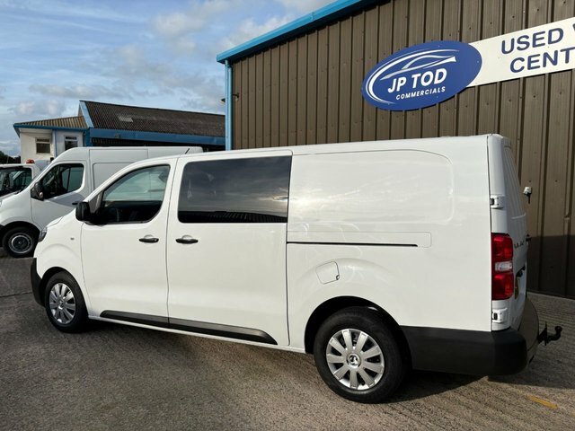 Vauxhall Vivaro Mpv DU72YYN White #6