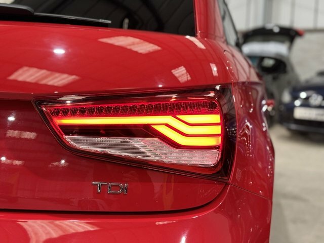 Audi A1 2015 1.6 Tdi S Line Hatchback Eu SA15RZM Red #4