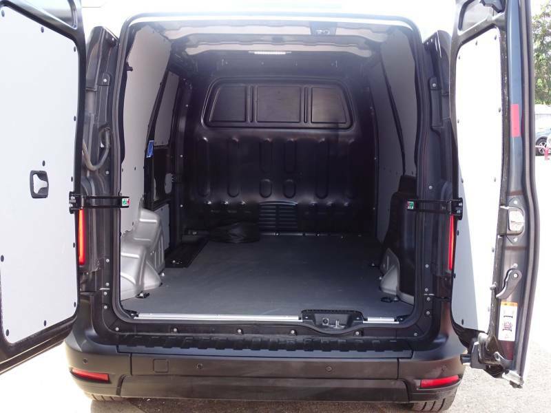 LEVC VN5 Mpv White #19