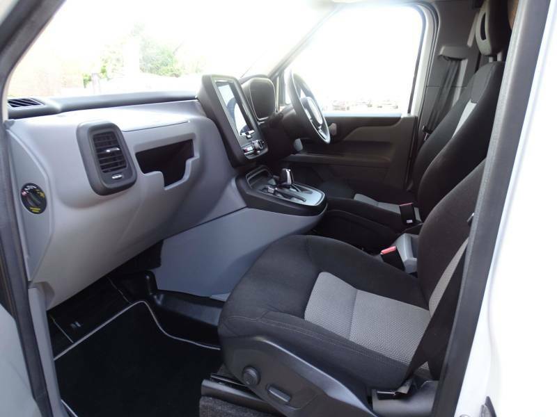 LEVC VN5 Mpv White #25