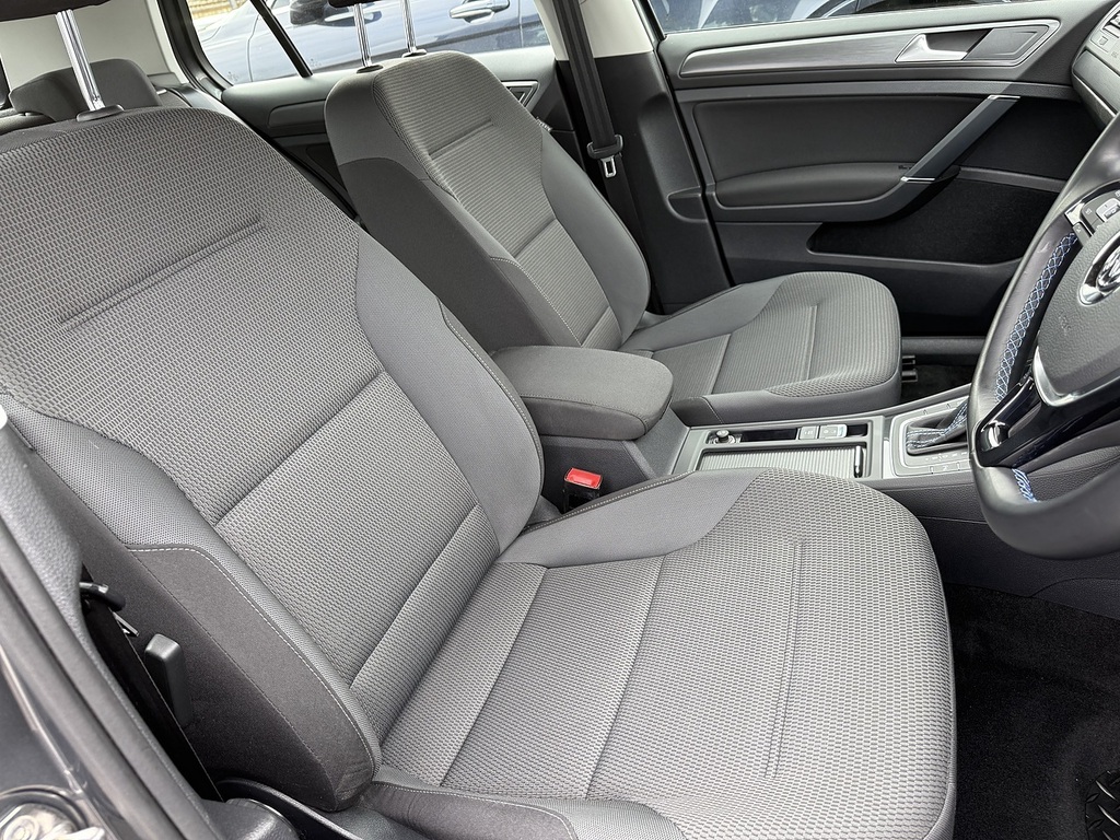 Volkswagen e-Golf 35.8Kwh E-golf Hatchback 136 Ps MK69CDU Grey #2