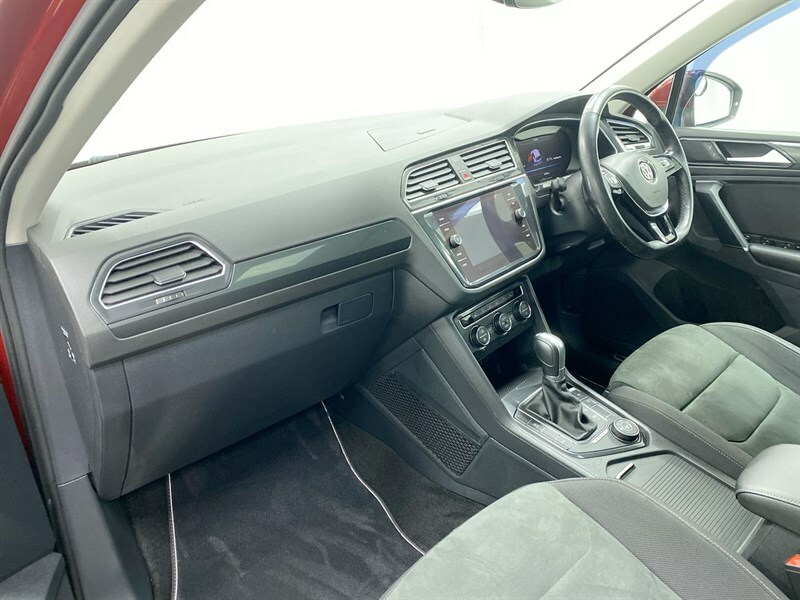 Volkswagen Tiguan 2.0 Tdi 190 4Motion Sel Dsg VE18THV Red #2