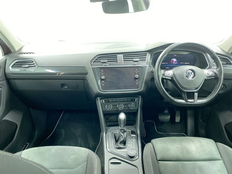 Volkswagen Tiguan 2.0 Tdi 190 4Motion Sel Dsg VE18THV Red #4