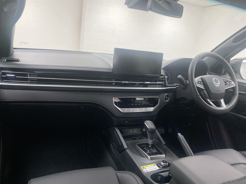SsangYong Musso 2.2 Double Cab Pick Up Saracen DP25KBK White #2