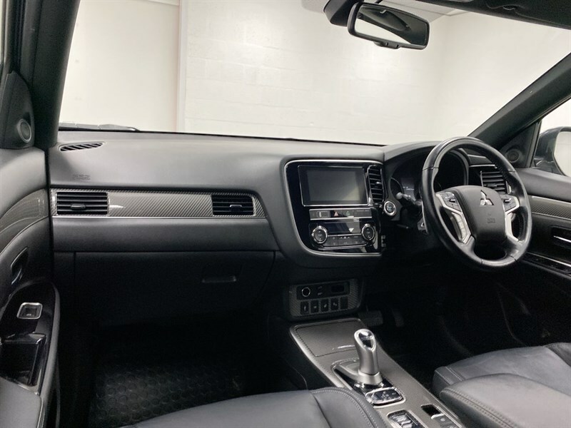 Mitsubishi Outlander 2.4 Phev 4H Grey #2