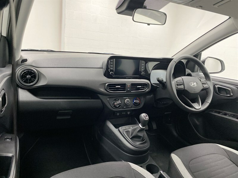 Hyundai I10 1.0 63 Advance Nav DS26MVL White #2
