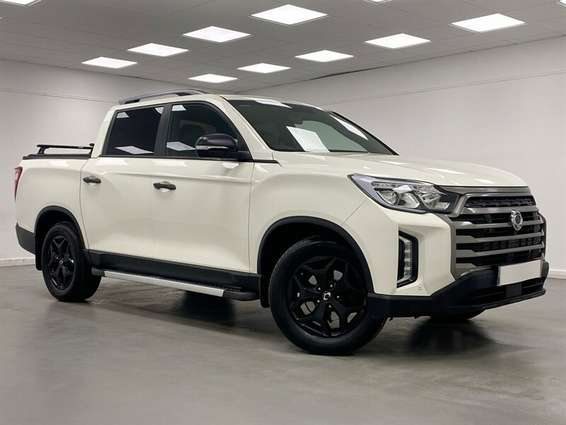 SsangYong Musso Double Cab Pick Up Saracen White
