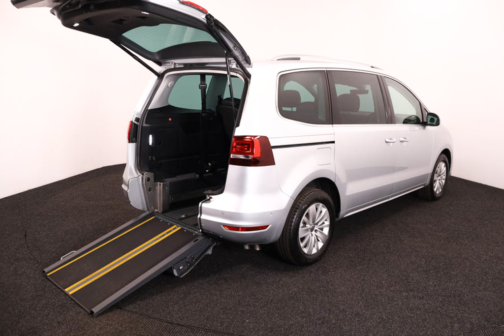 Volkswagen Sharan 1.4 Tsi Se Nav Dsg Silver #2