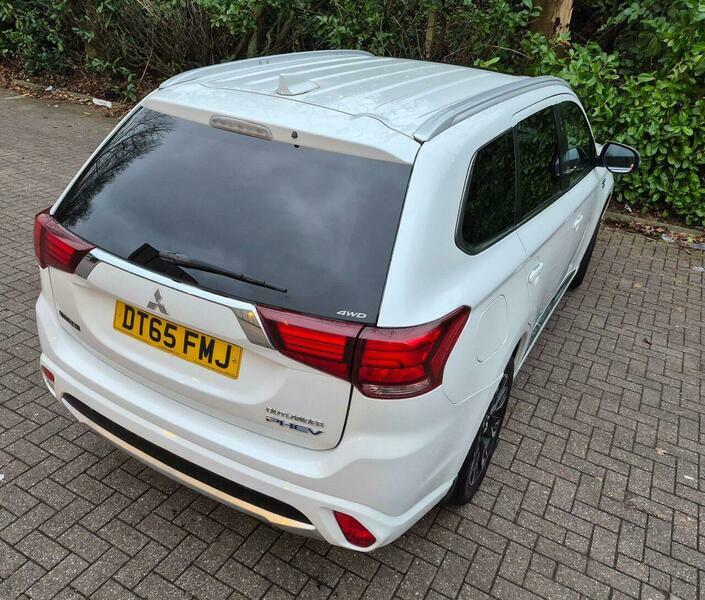 Mitsubishi Outlander 2.0H 12Kwh Gx4h Cvt DT65FMJ White #5