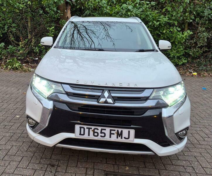 Mitsubishi Outlander 2.0H 12Kwh Gx4h Cvt DT65FMJ White #3