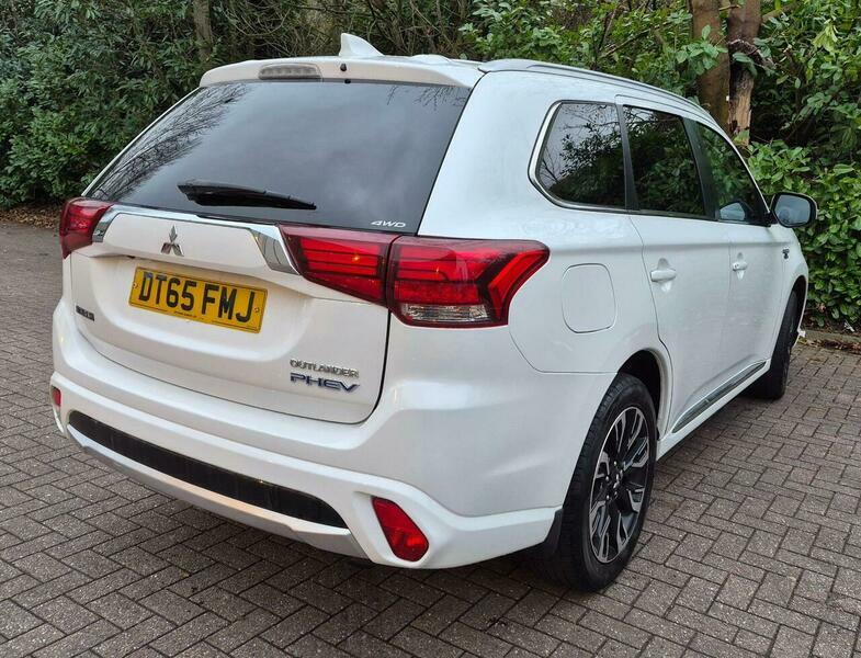 Mitsubishi Outlander 2.0H 12Kwh Gx4h Cvt DT65FMJ White #6
